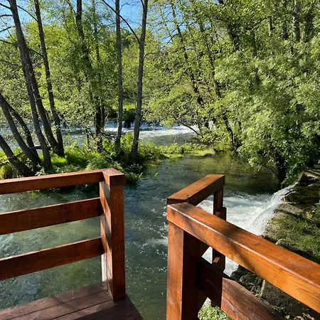 Riverlodge3 Villa